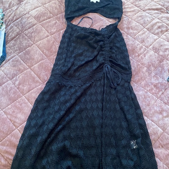 Elegant Black Midi Dress - Picture 1 of 7